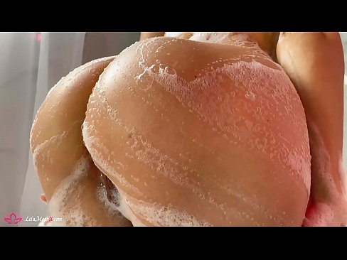 ❤️ 布鲁内特在淋浴时用振动器自慰阴部达到强烈的高潮 ❤️ at us❌❤
